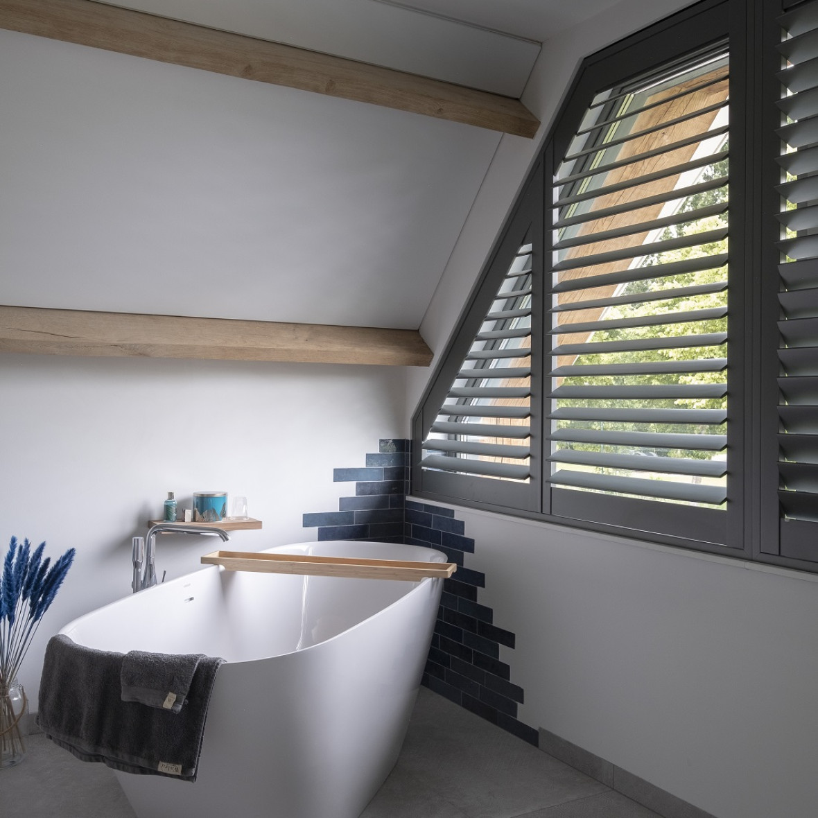 shutters badkamer schuin