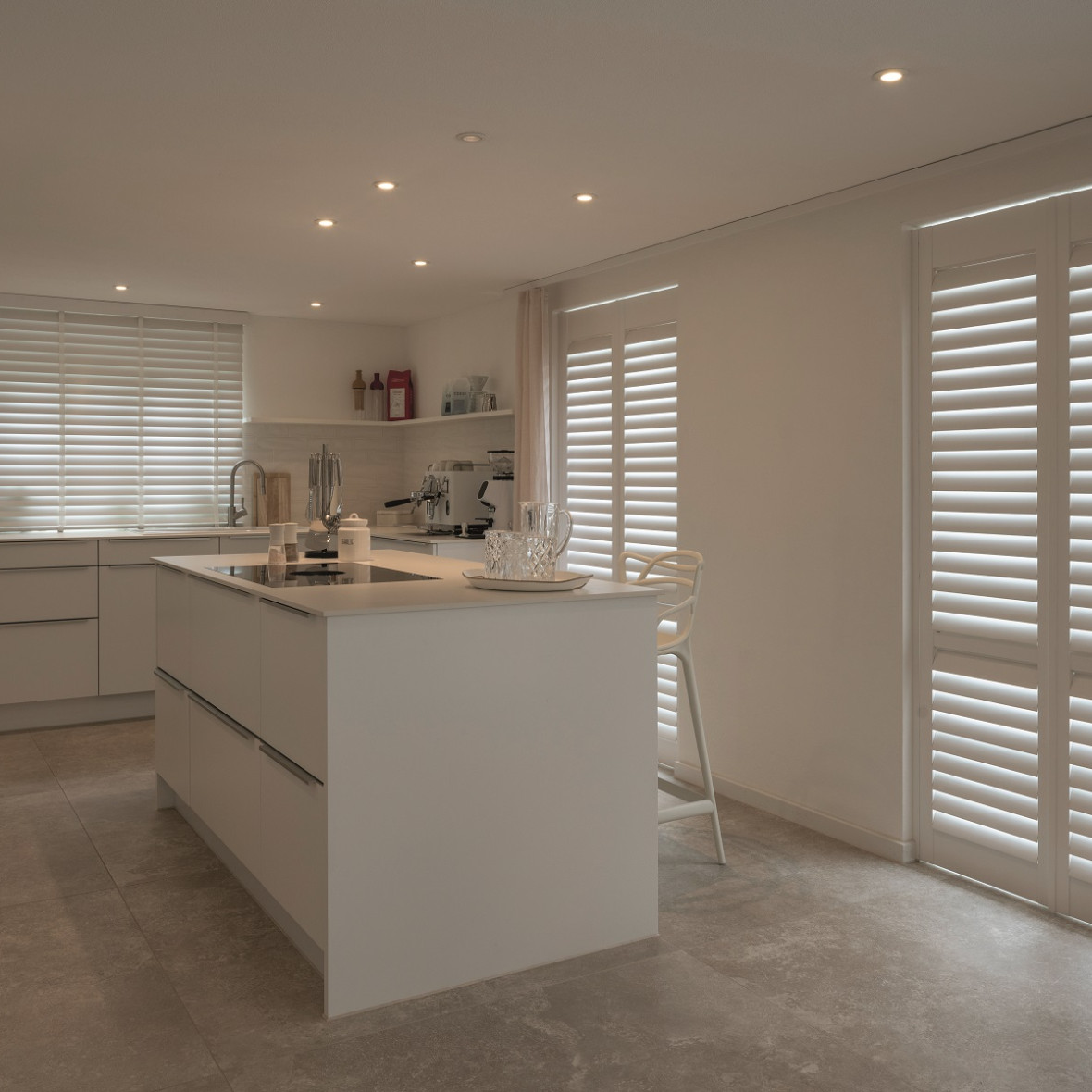 witte shutters en blinds keuken JASNO