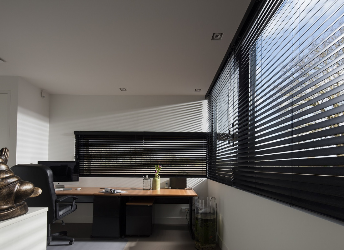 blinds zwart kantoor